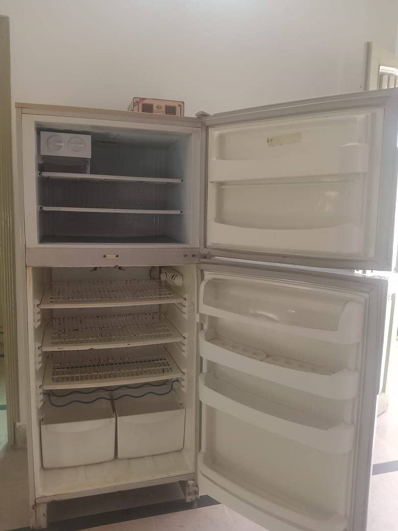 Medium Size Pel Refrigerator For Sell 3