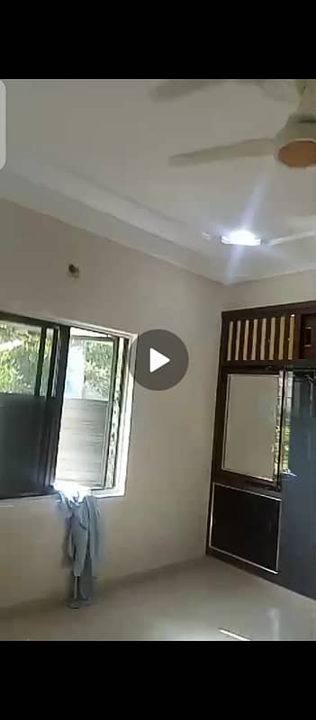 400 syds 3 bed dd first floor avyailable for sale 5