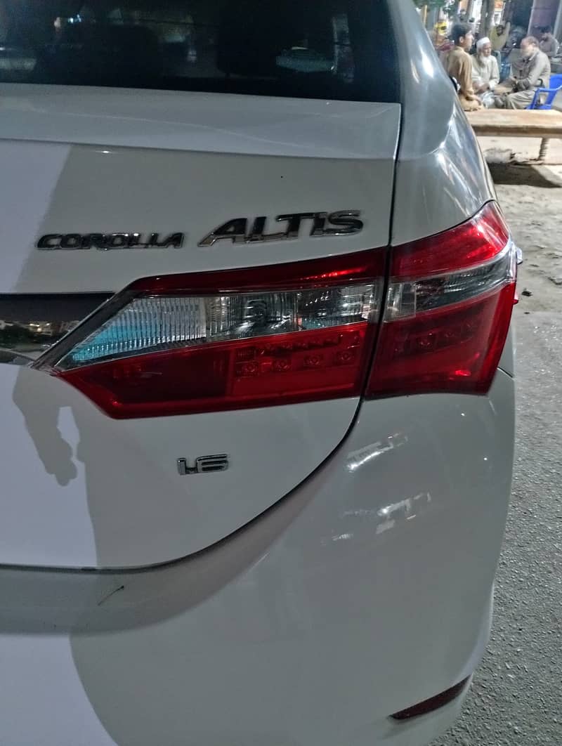 Toyota Corolla Altis 2017 11