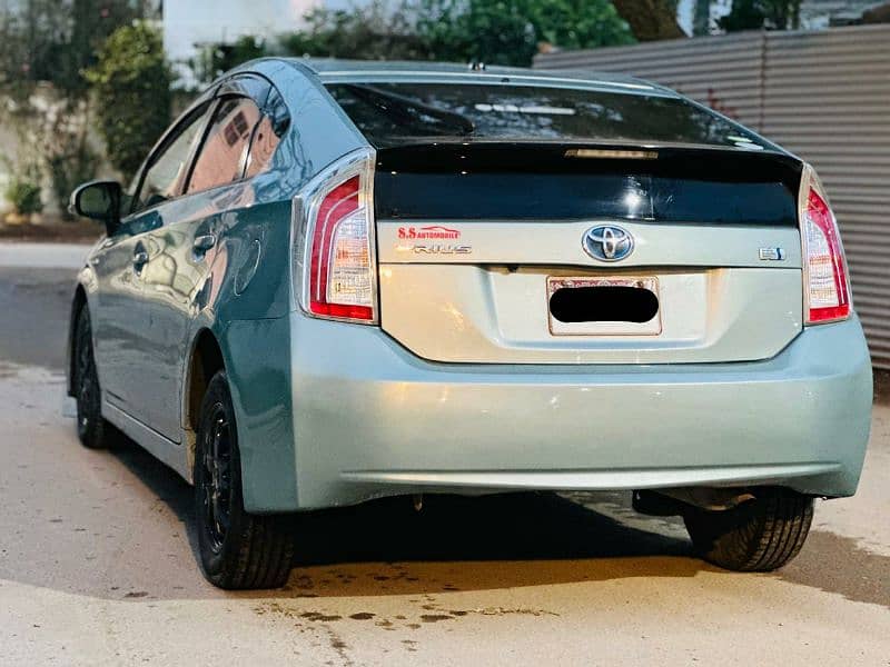 Toyota Prius 2014 7