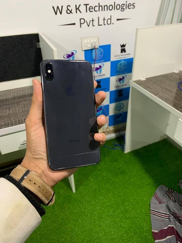 I phone Xs max 64/ factory unlocked all ok 2