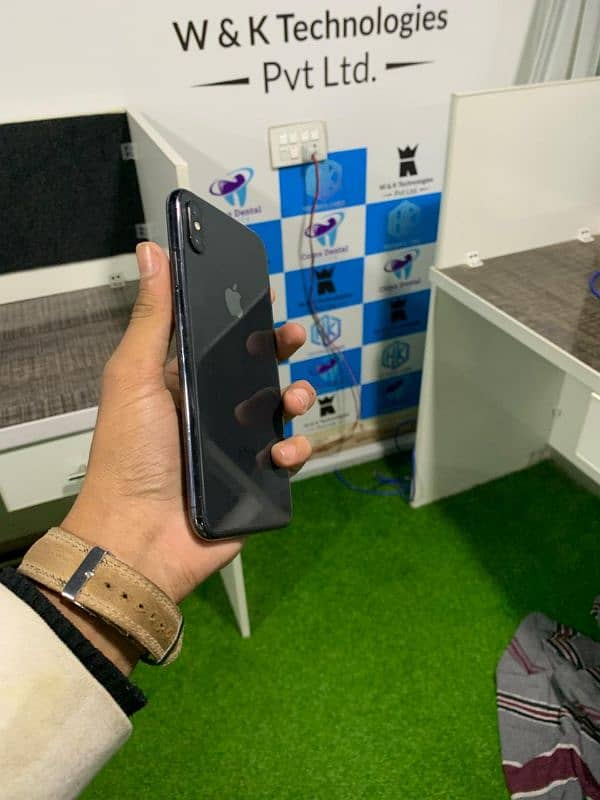 I phone Xs max 64/ factory unlocked all ok 4