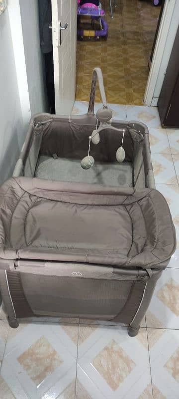 kids Playpen crib / coat 1