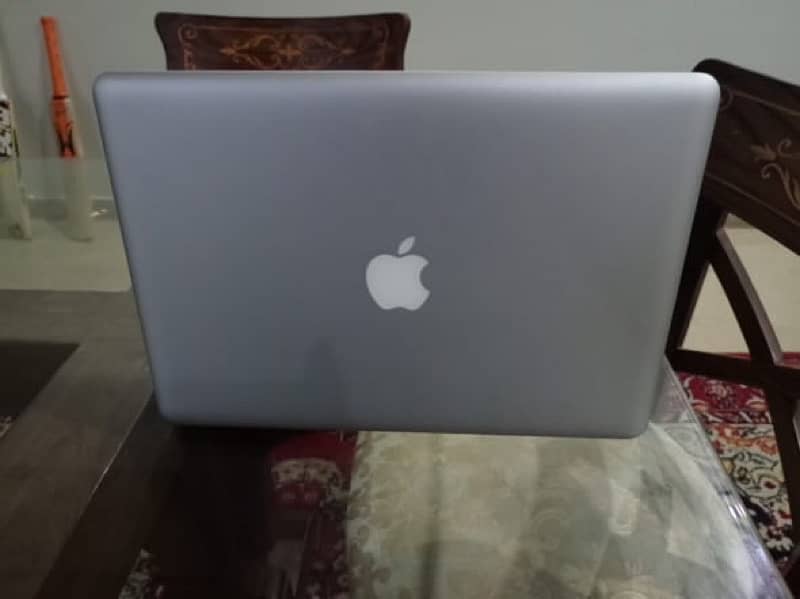 Apple mac book  pro 203 1