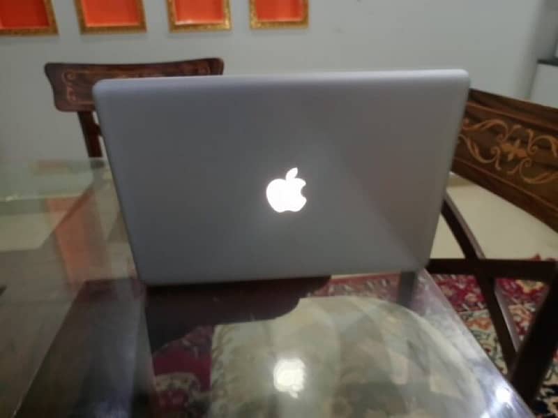 Apple mac book  pro 203 3