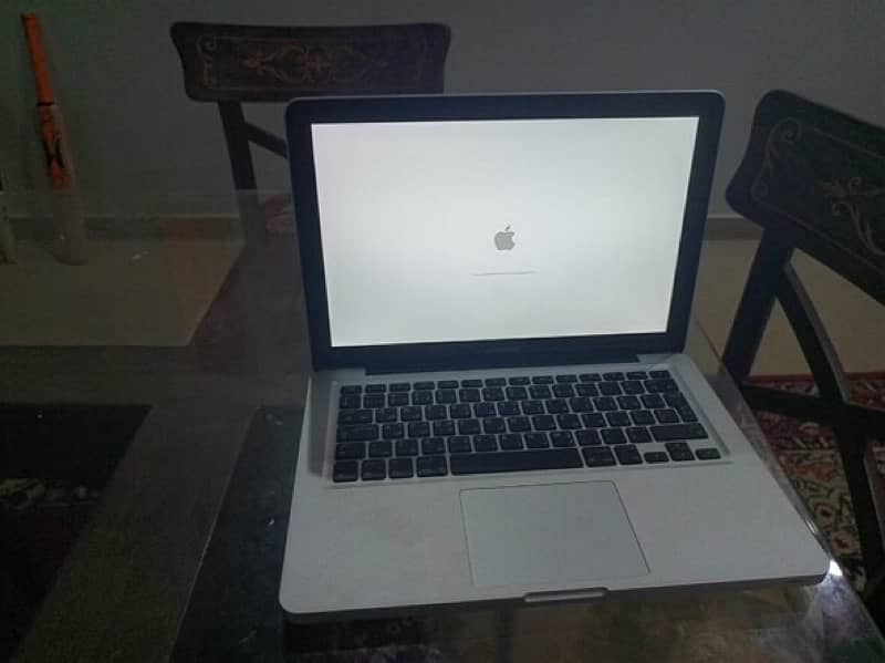 Apple mac book  pro 203 4