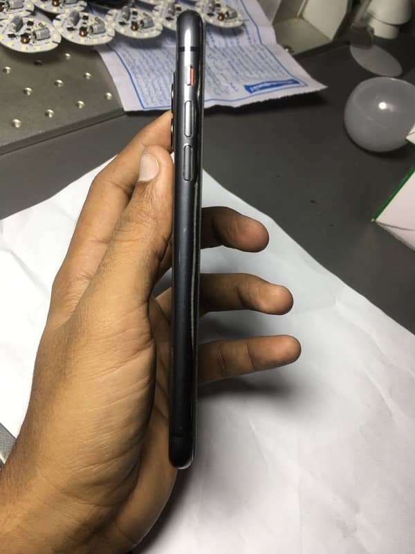 iphone 11 , 128 GB , battery health  92 % , PTA approved 6