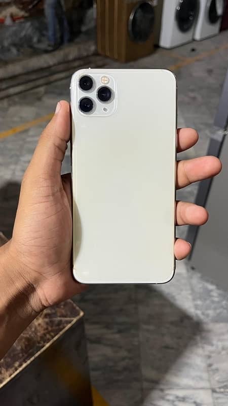 iPhone 11pro max 64gb factory unlock Contact: 03285410184 1