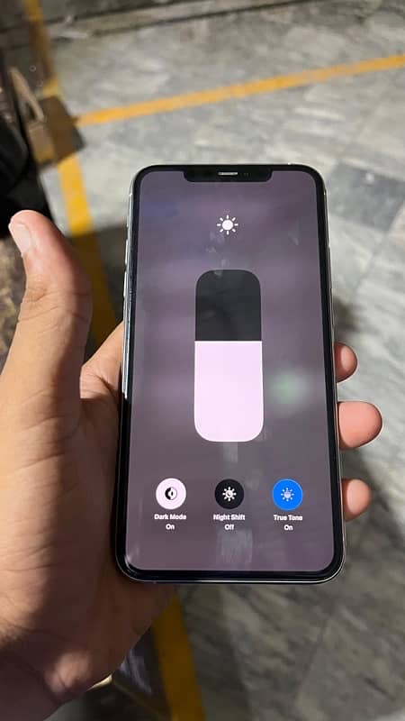 iPhone 11pro max 64gb factory unlock Contact: 03285410184 6