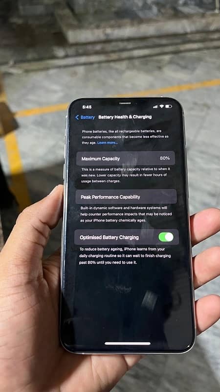 iPhone 11pro max 64gb factory unlock Contact: 03285410184 7