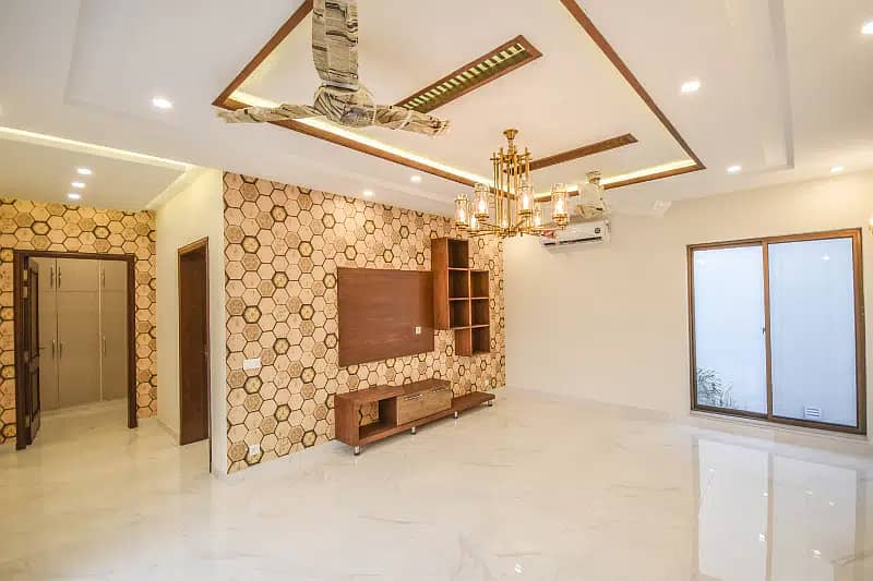 1 Kanal Modern Luxury Design Beautifull Upper portion For Rent In DHA Phase 5 9