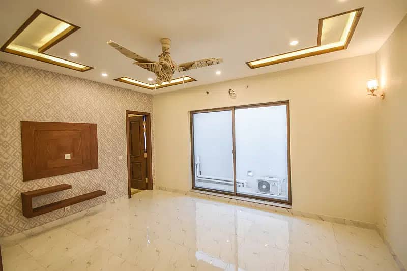 1 Kanal Modern Luxury Design Beautifull Upper portion For Rent In DHA Phase 5 12