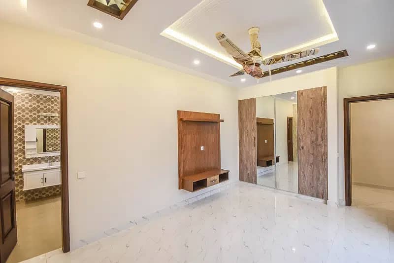 1 Kanal Modern Luxury Design Beautifull Upper portion For Rent In DHA Phase 5 17