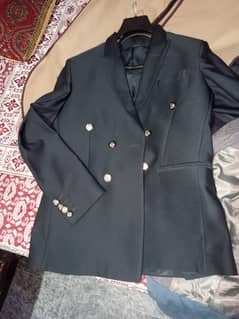 Pent and coat 2 aded hain 10/10 condition like a new (just 17999 price