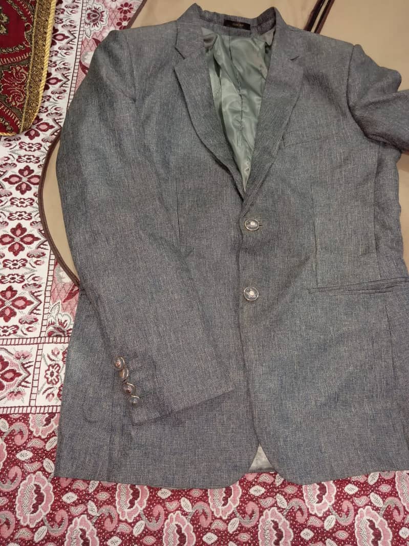 Pent and coat 2 aded hain 10/10 condition like a new (just 17999 price 4