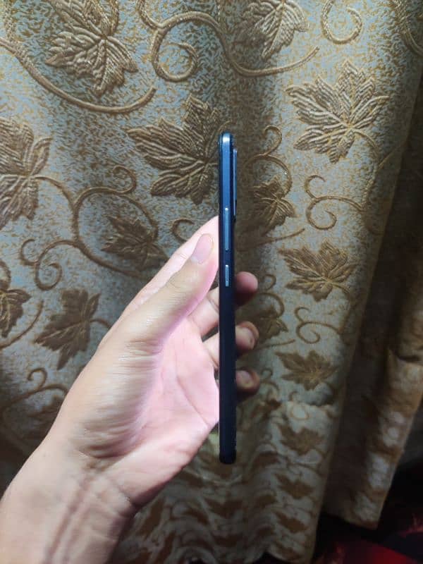 vivo V 21 4