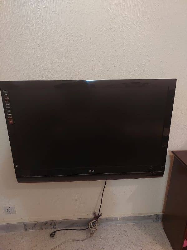 LCD TV 47 inch 1