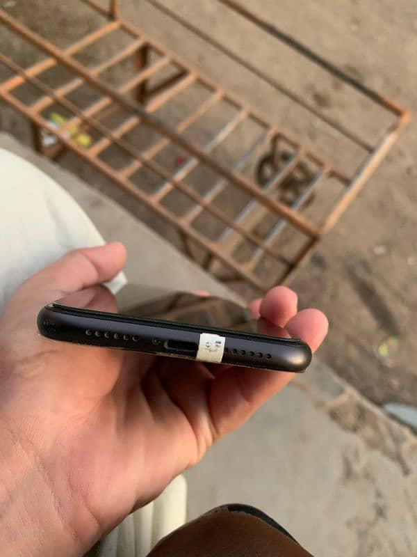 iphone 11 64gb 10/10 condition 2