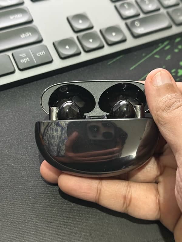 Realme Buds Air 5 Pro (Truely Wireless Earbuds TWS) 1