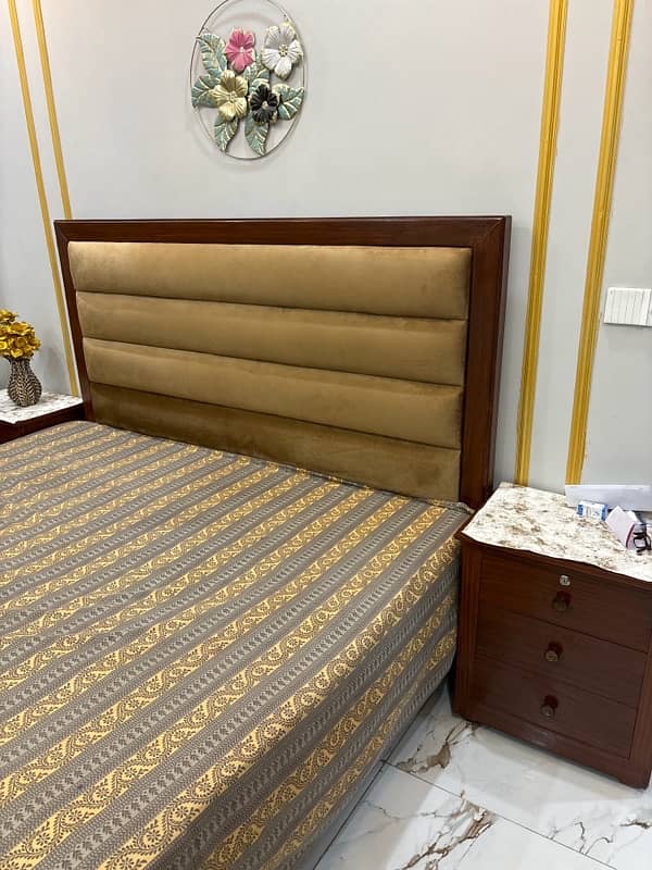 wood bed with 2 side tables and matress 5