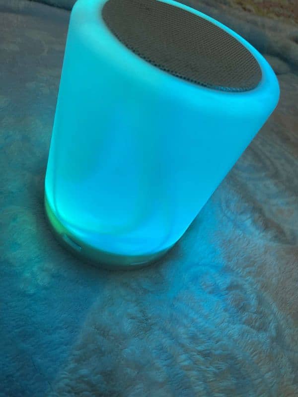 Wireless Lamp Speaker 1