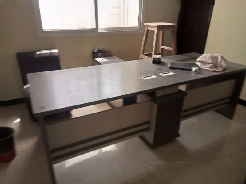 used but good condition new table 0