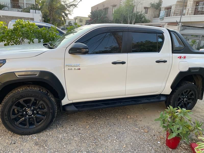 hilux revo rocco 2023 1