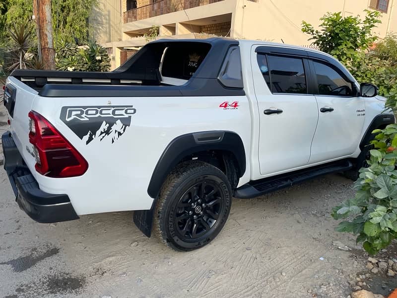 hilux revo rocco 2023 5