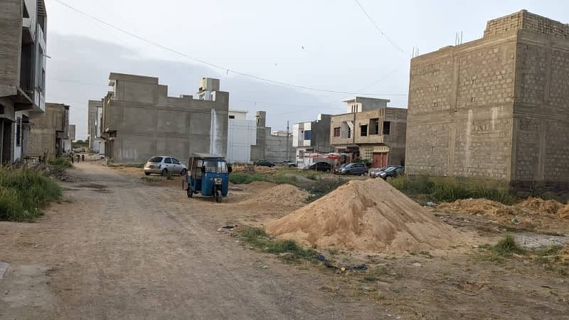 185 sq yard Corner plot in SAADI GARDEN Block 1 (0-3-1-3-2-1-0-0-5-4-7) 9