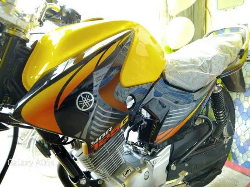 Yamaha Ybr 125G yellow color Model 2024- 2025 1