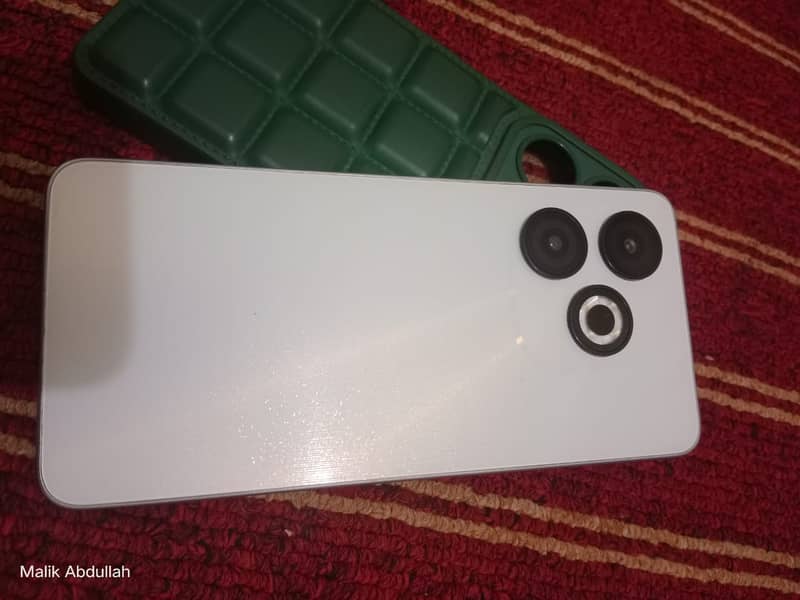 Urgent sale infinix smart 8 , 4-64  Condition 10/10 Pearl white color 1