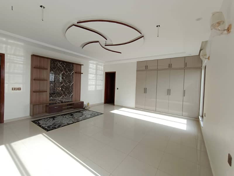 1000sq yd Luxury Villa with Designer Kitchen, Washroom and Elevation. Ready to Move 2