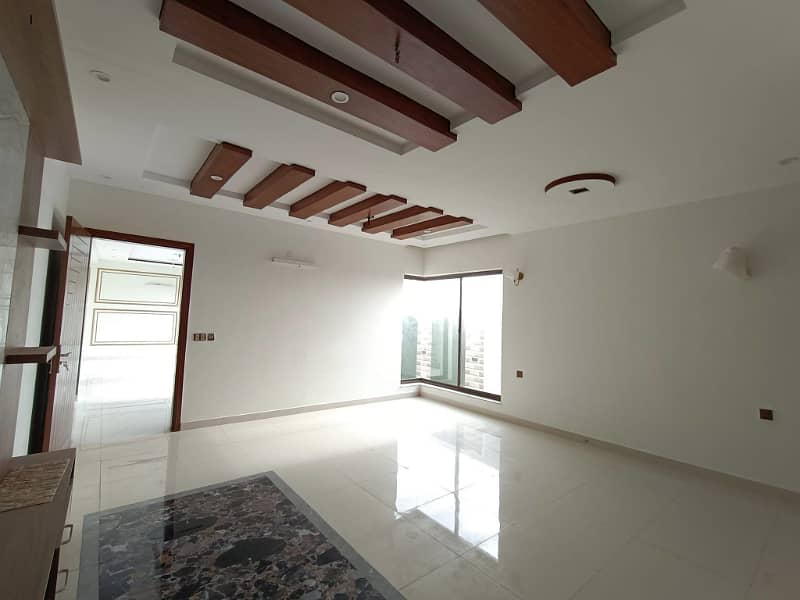 1000sq yd Luxury Villa with Designer Kitchen, Washroom and Elevation. Ready to Move 5