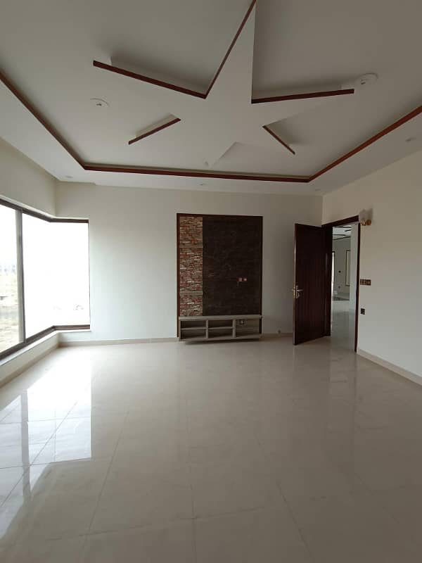 1000sq yd Luxury Villa with Designer Kitchen, Washroom and Elevation. Ready to Move 13