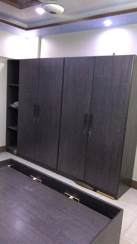 4 door cupboard 0