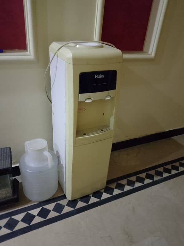 Haier Dispenser for sale Hot and cold water both functional 3