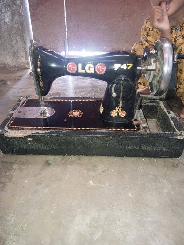 sewing machine 4