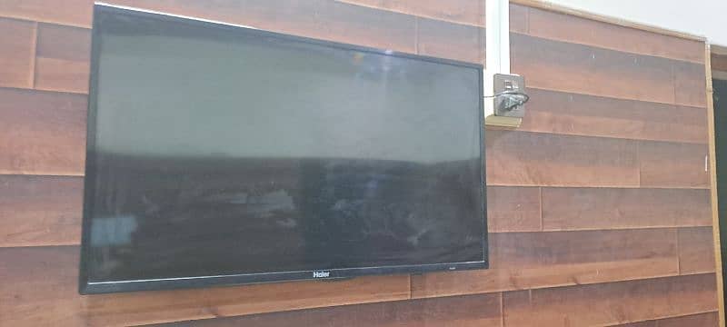 Haier 32 Inch LCD 0