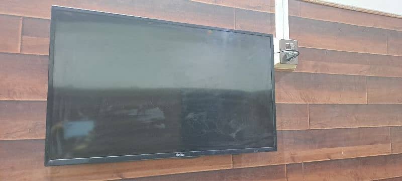 Haier 32 Inch LCD 1