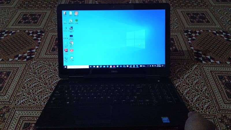 Dell 5540 i5 4gen touch screen 6