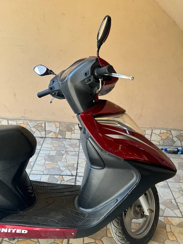 United scooty 100 cc 1