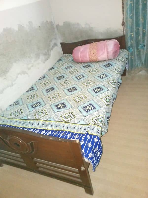 Single wooden bed 0