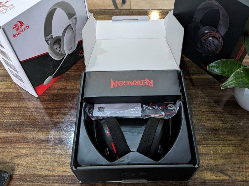 Red dragon H848 Bluetooth Wireless Gaming Headset 4