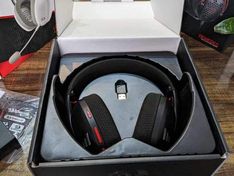 Red dragon H848 Bluetooth Wireless Gaming Headset 7