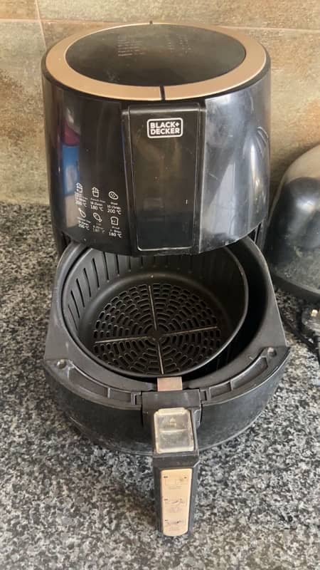 black+decker air fryer and 4 slice prestige toaster 1