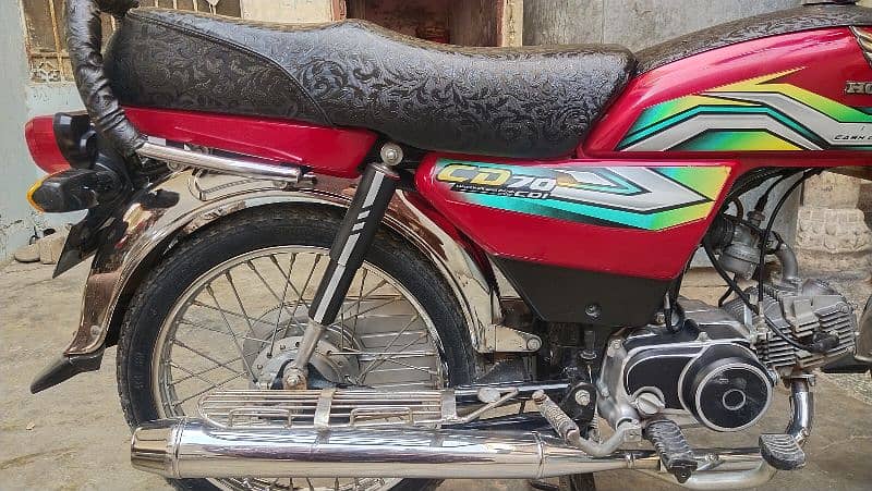 jis bhai ny Lena ho wo rabta kry Bike biklo new condition my Hy o 4