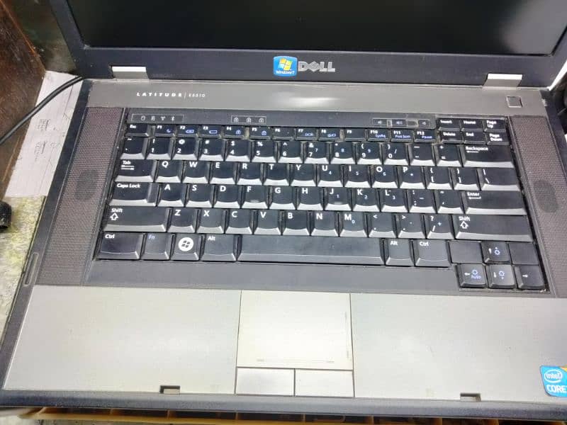 DELL LATITUDE E5510 1