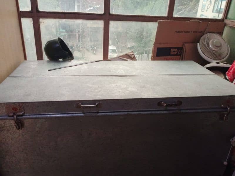 Storage Trunk (with stand) 0