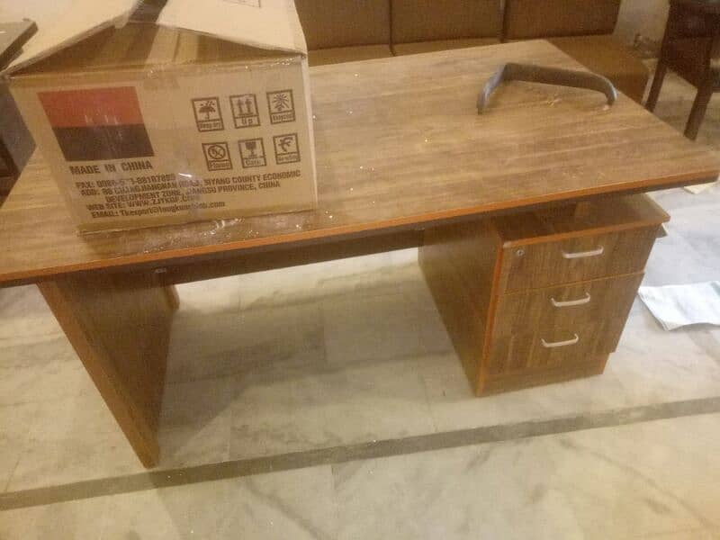 office furniture good condition mein hai 1