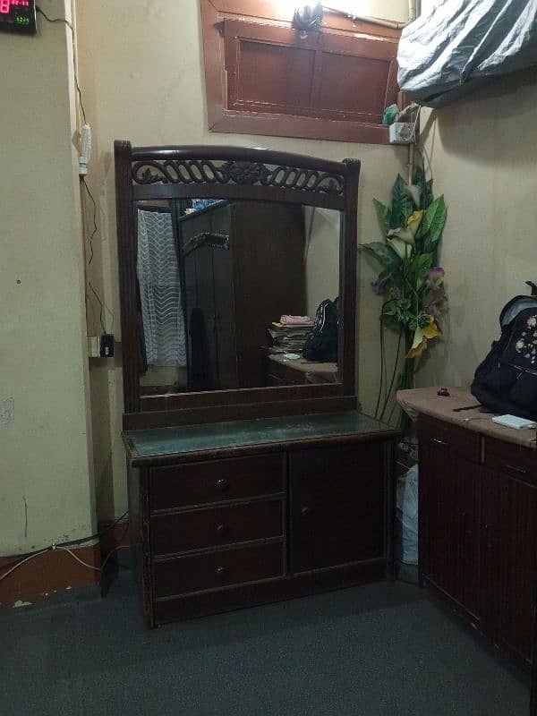 Dressing Table Excellent Condition 2